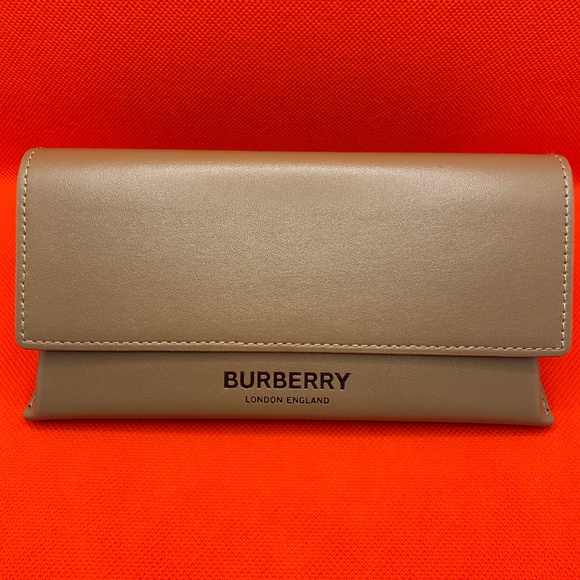 NEW Burberry BE4291 White Sunglasses - Picture 13 of 15